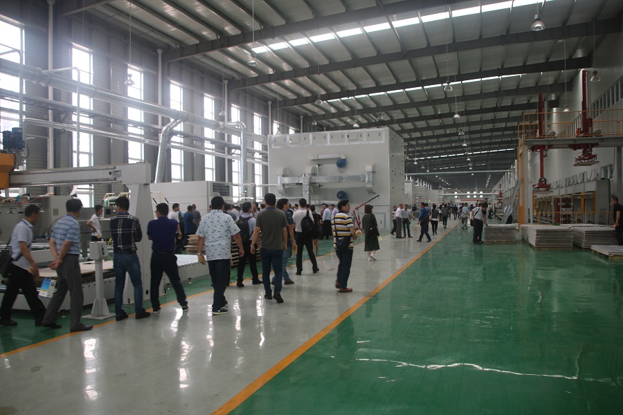 Entrepreneurs from the calcium silicate cement board industry visited the company