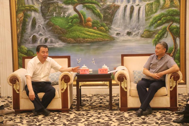 Liu Zhijiang, Vice Chairman and Deputy Secretary of the Party Committee of China National Building Materials Group, visited the company to investigate and guide the work