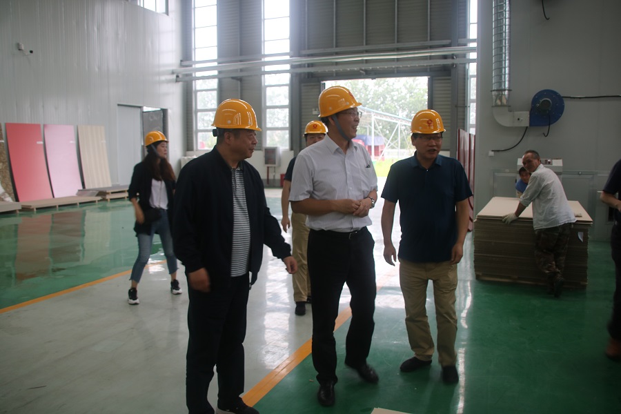 Hu Yeming, President of Sinoma Energy Conservation Co., Ltd., and his entourage inspected the company’s work safety