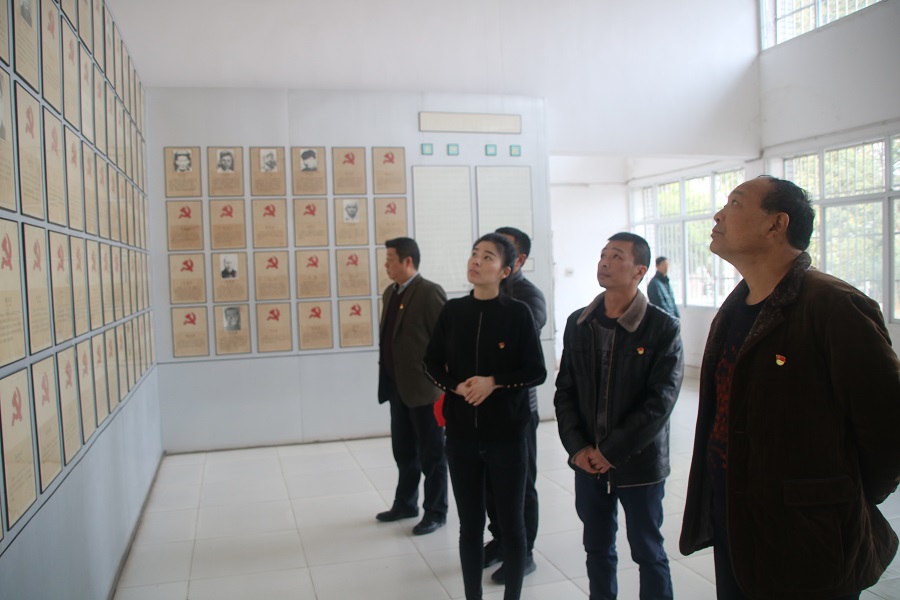 Sinoma Yichang Company went to Xiangxi Revolutionary Martyrs Cemetery in Dangyang City to carry out thematic party day activities